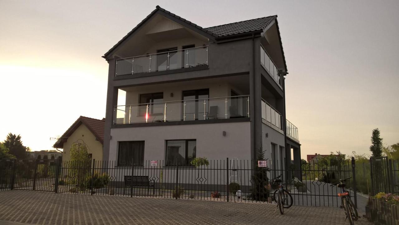 Willa Dobrylko II -Apartamenty เรวา ภายนอก รูปภาพ