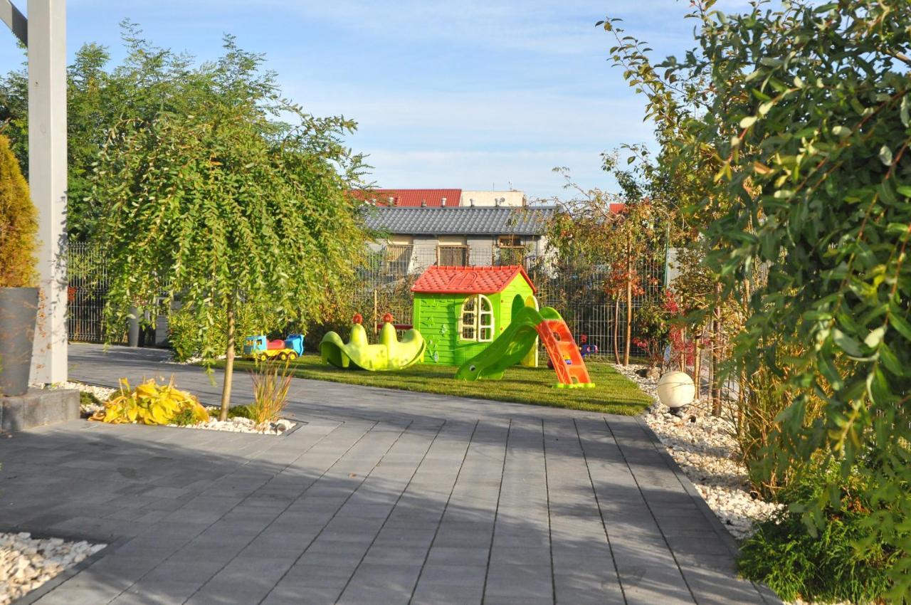 Willa Dobrylko II -Apartamenty เรวา ภายนอก รูปภาพ